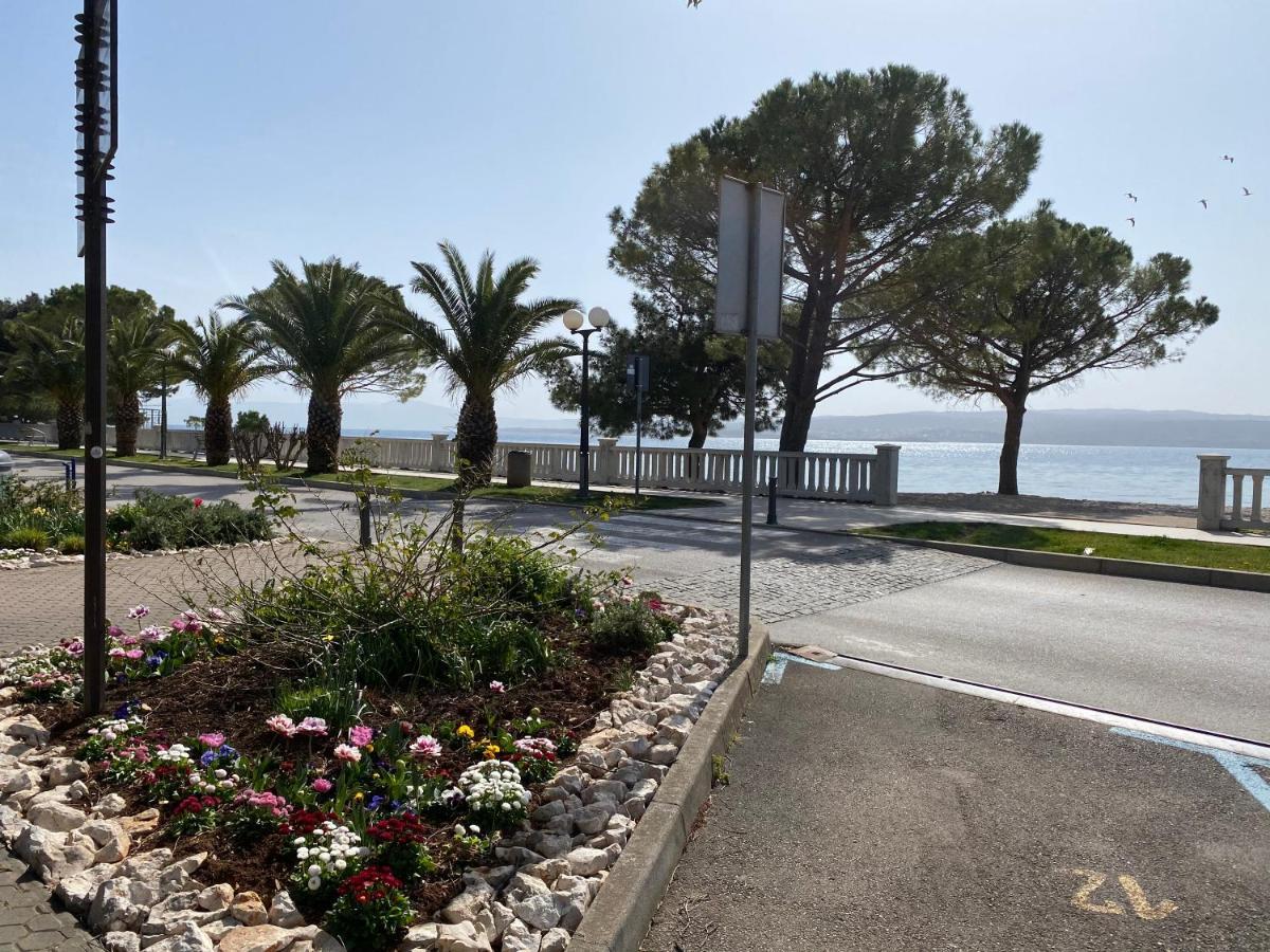 Family Apartments Vesna- 100 M Beach -Center Crikvenica Bagian luar foto
