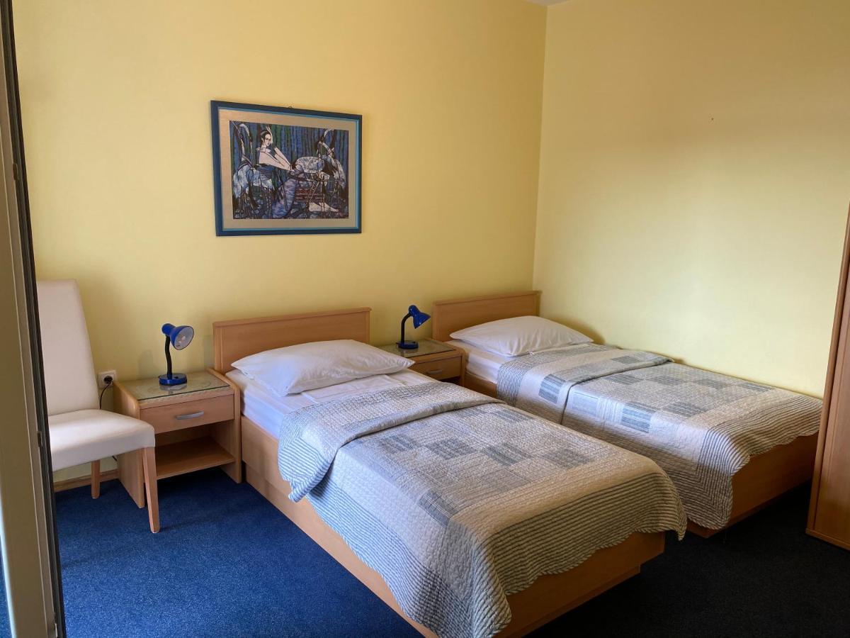 Family Apartments Vesna- 100 M Beach -Center Crikvenica Bagian luar foto