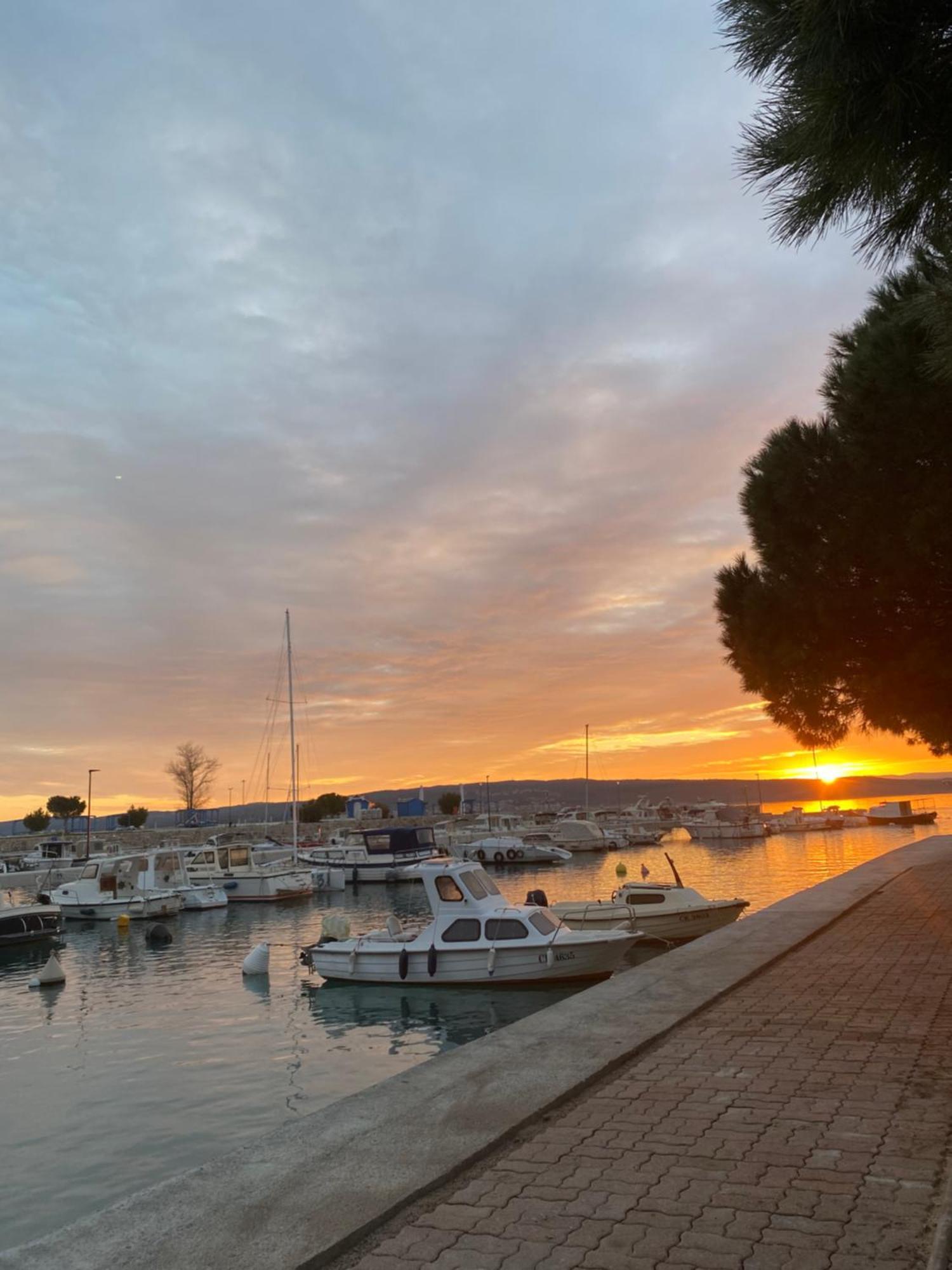 Family Apartments Vesna- 100 M Beach -Center Crikvenica Bagian luar foto