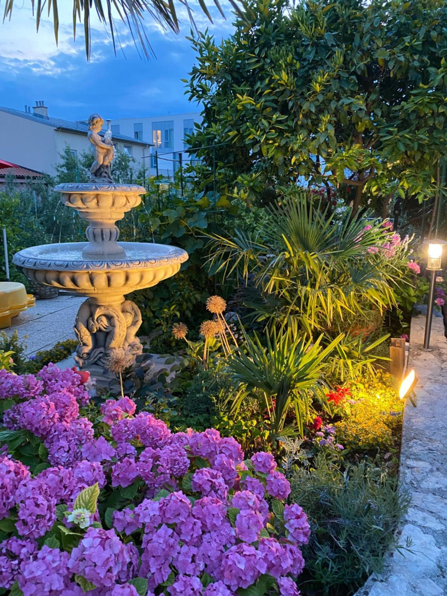 Family Apartments Vesna- 100 M Beach -Center Crikvenica Bagian luar foto