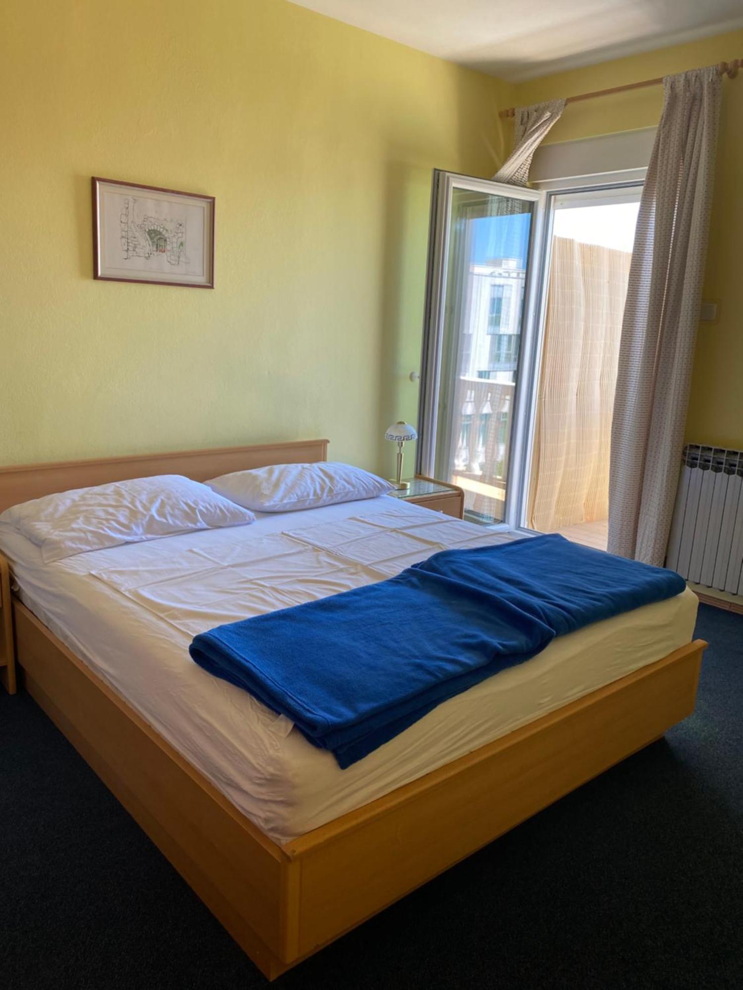 Family Apartments Vesna- 100 M Beach -Center Crikvenica Bagian luar foto