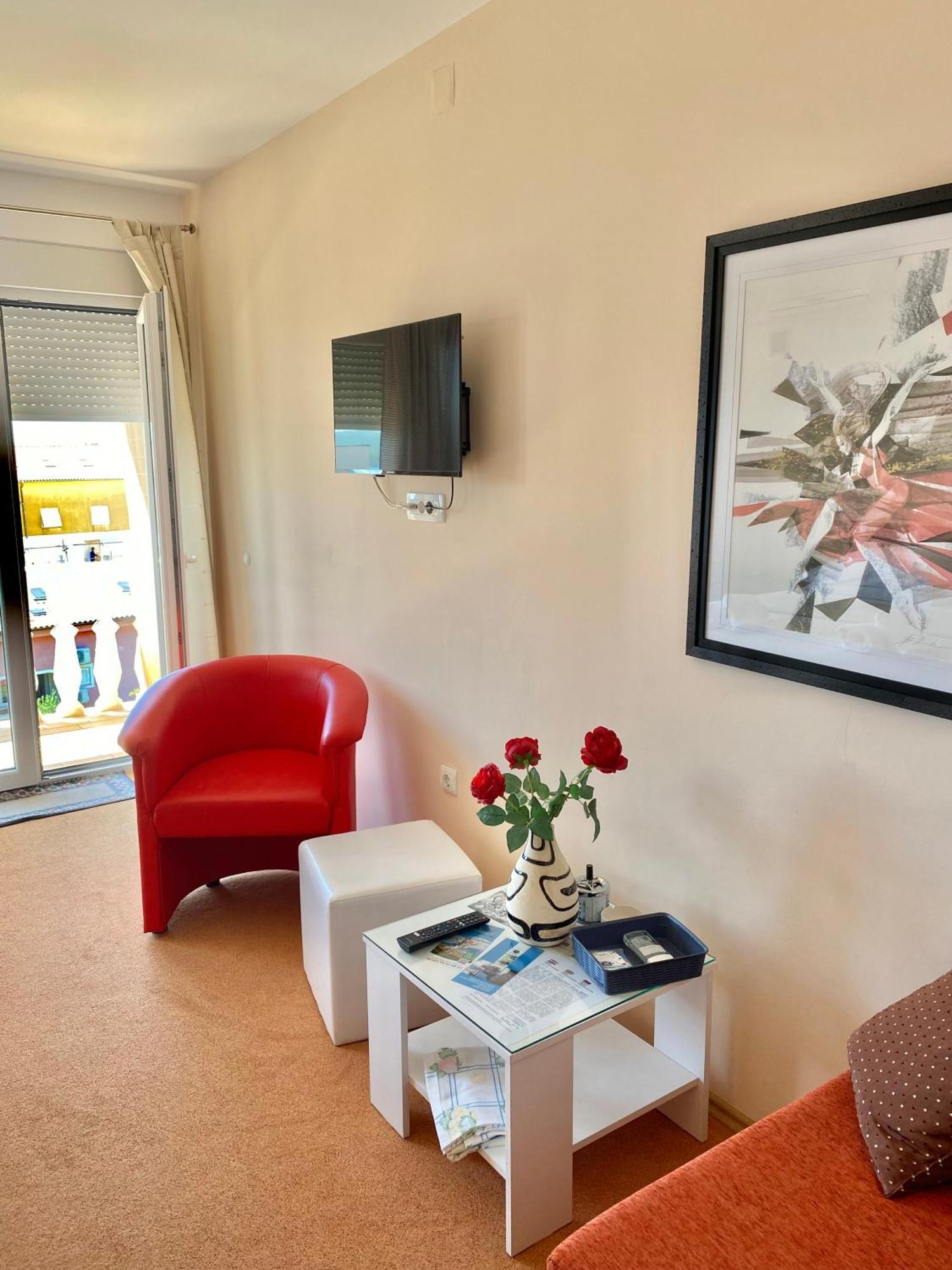 Family Apartments Vesna- 100 M Beach -Center Crikvenica Bagian luar foto
