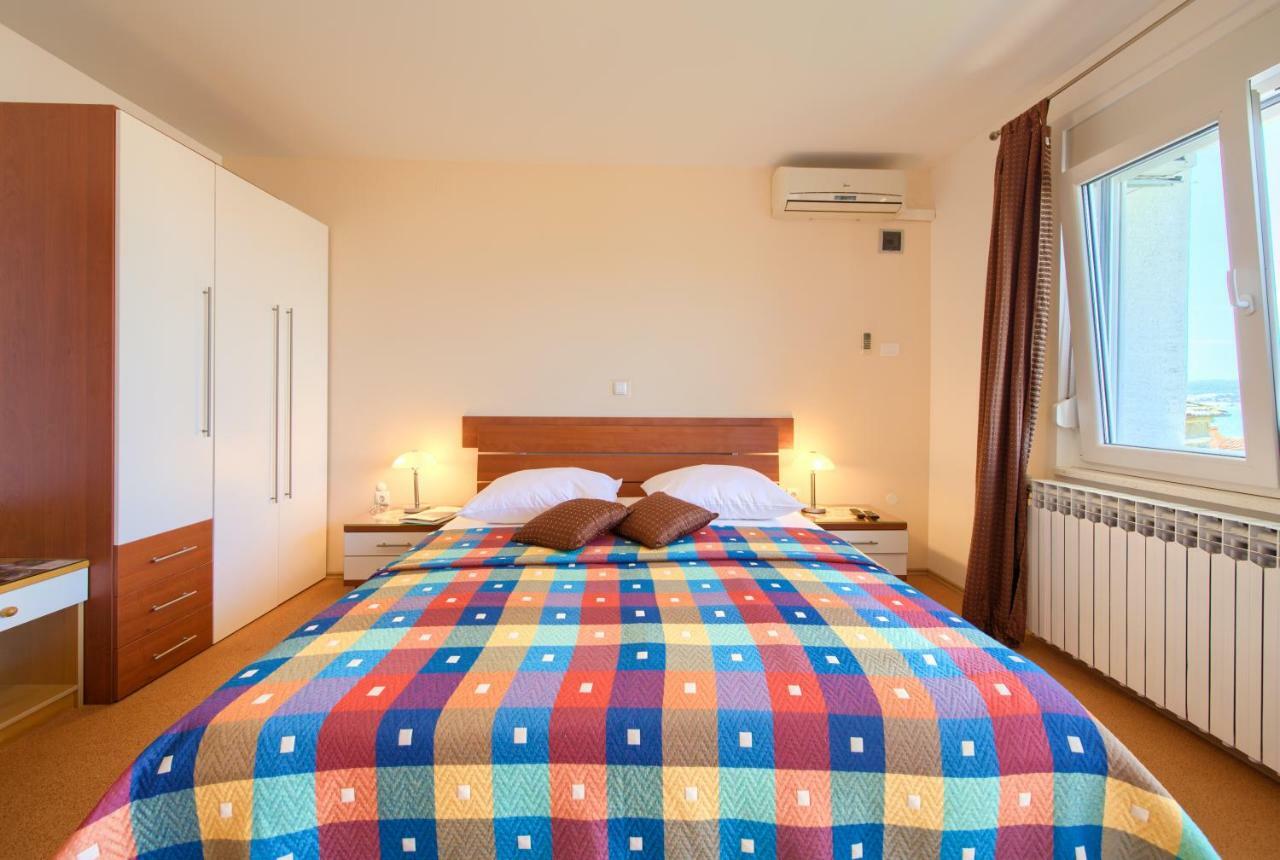 Family Apartments Vesna- 100 M Beach -Center Crikvenica Bagian luar foto