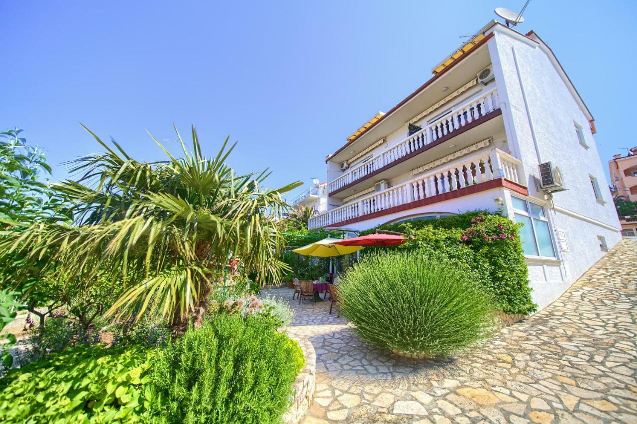 Family Apartments Vesna- 100 M Beach -Center Crikvenica Bagian luar foto