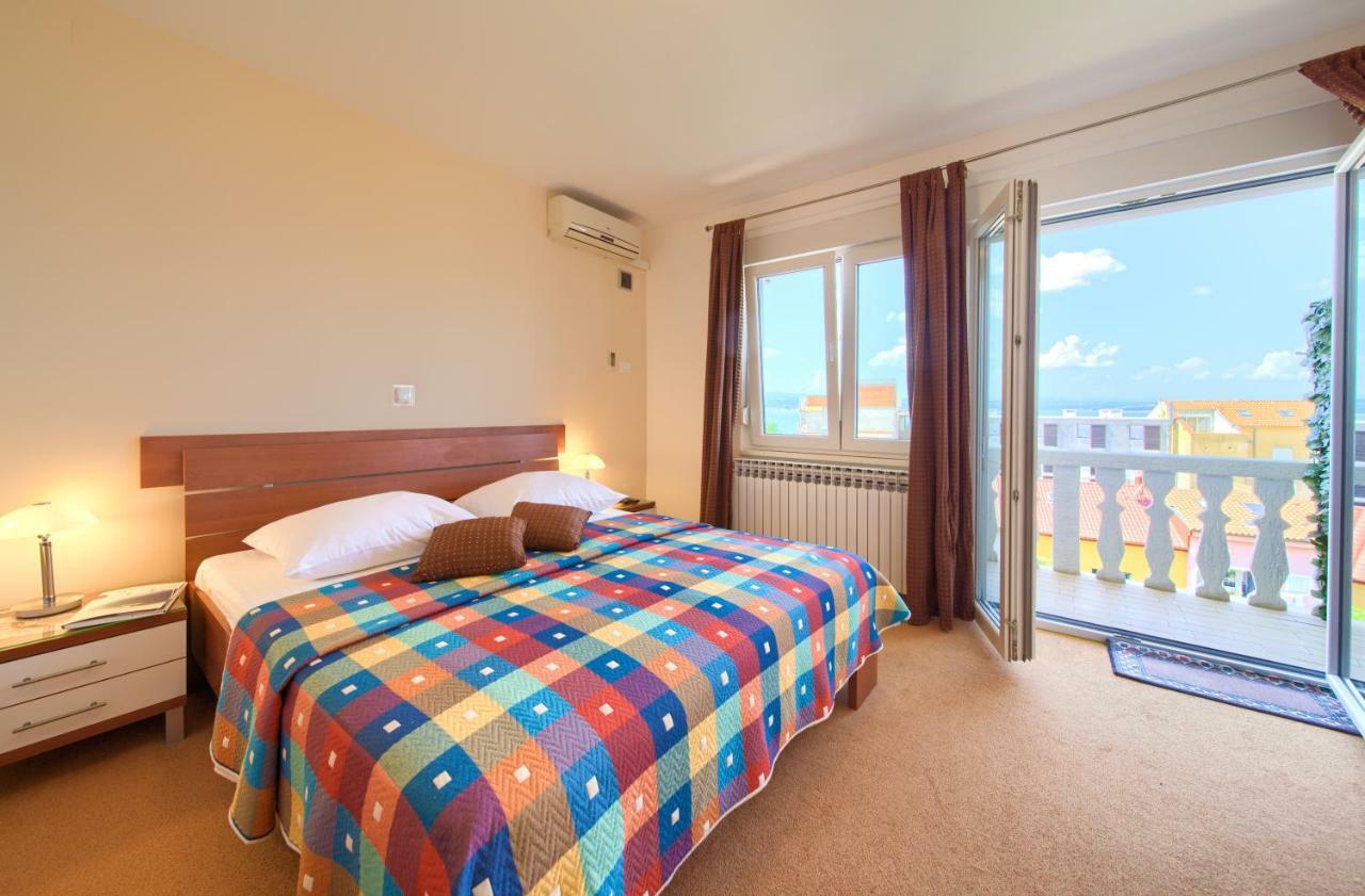 Family Apartments Vesna- 100 M Beach -Center Crikvenica Bagian luar foto